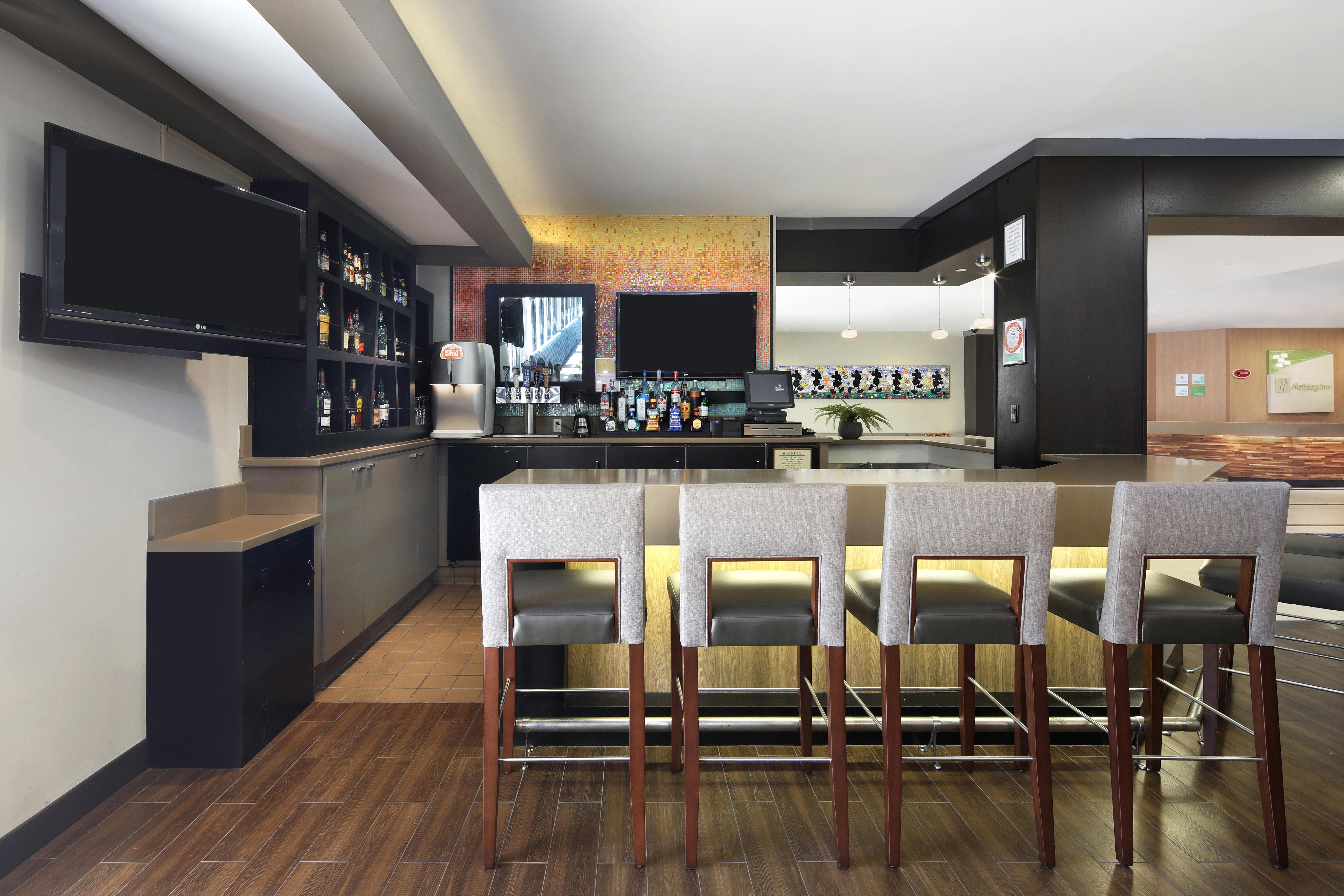 Holiday Inn Hotel & Suites Anaheim By Ihg Bagian luar foto