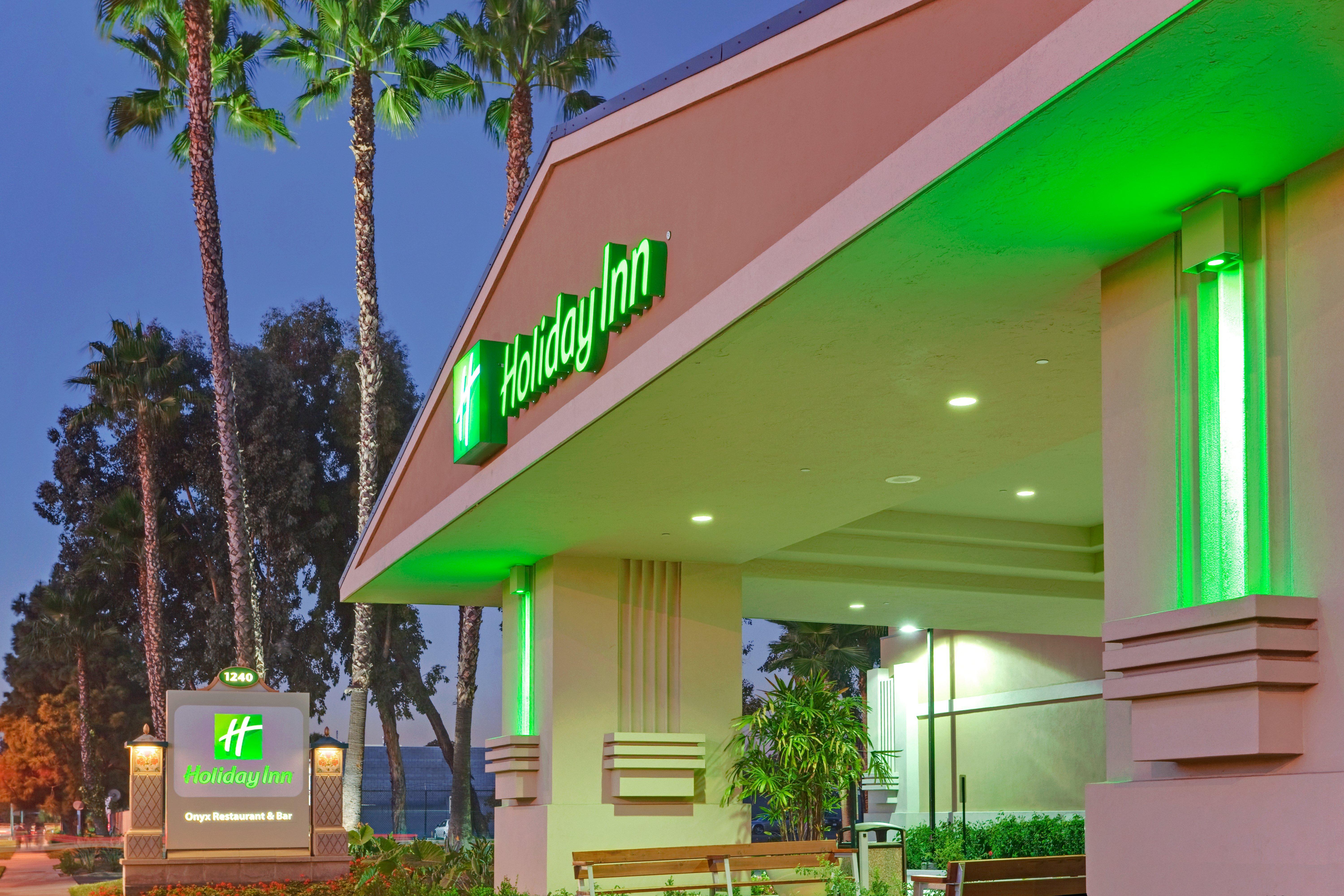 Holiday Inn Hotel & Suites Anaheim By Ihg Bagian luar foto