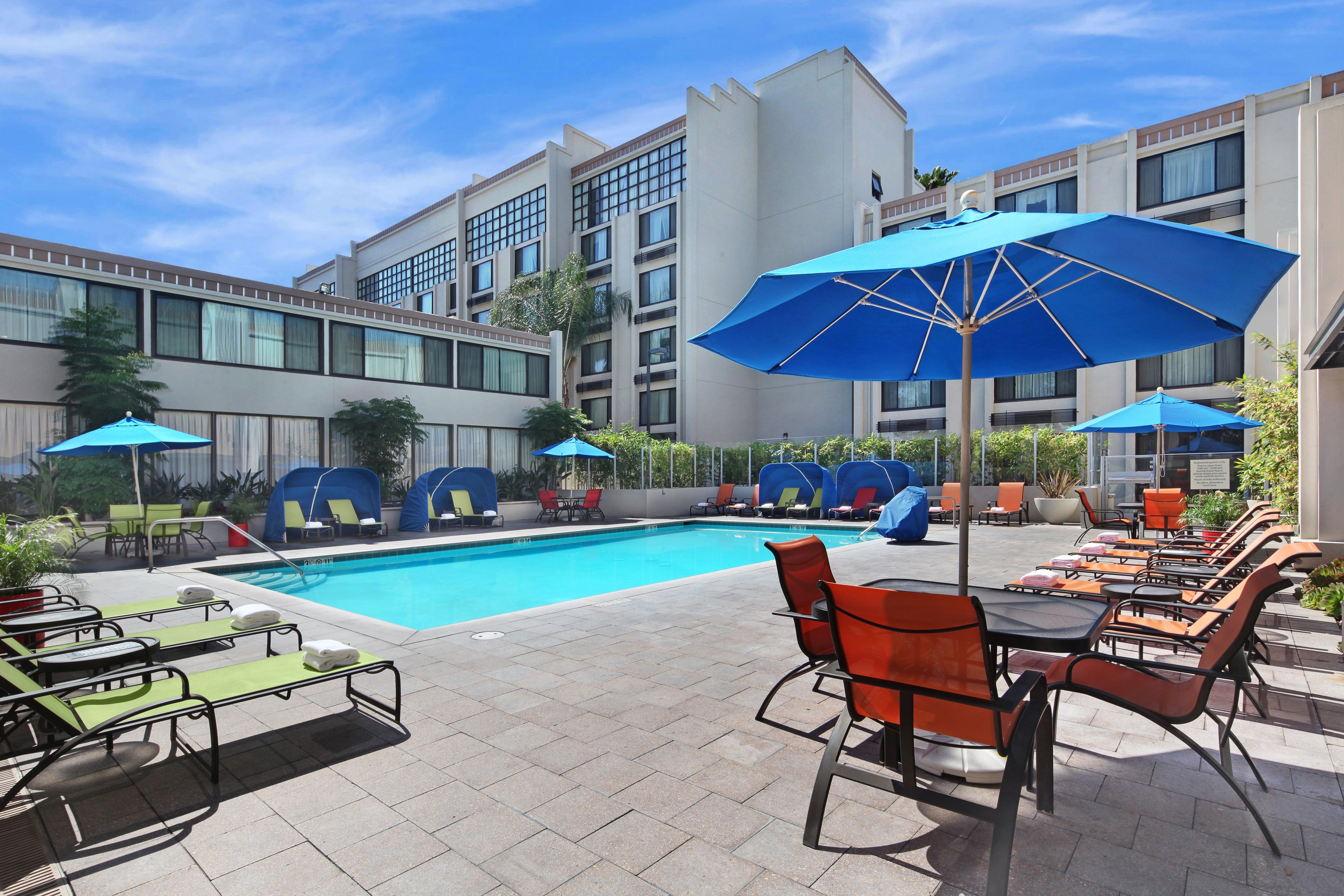 Holiday Inn Hotel & Suites Anaheim By Ihg Bagian luar foto