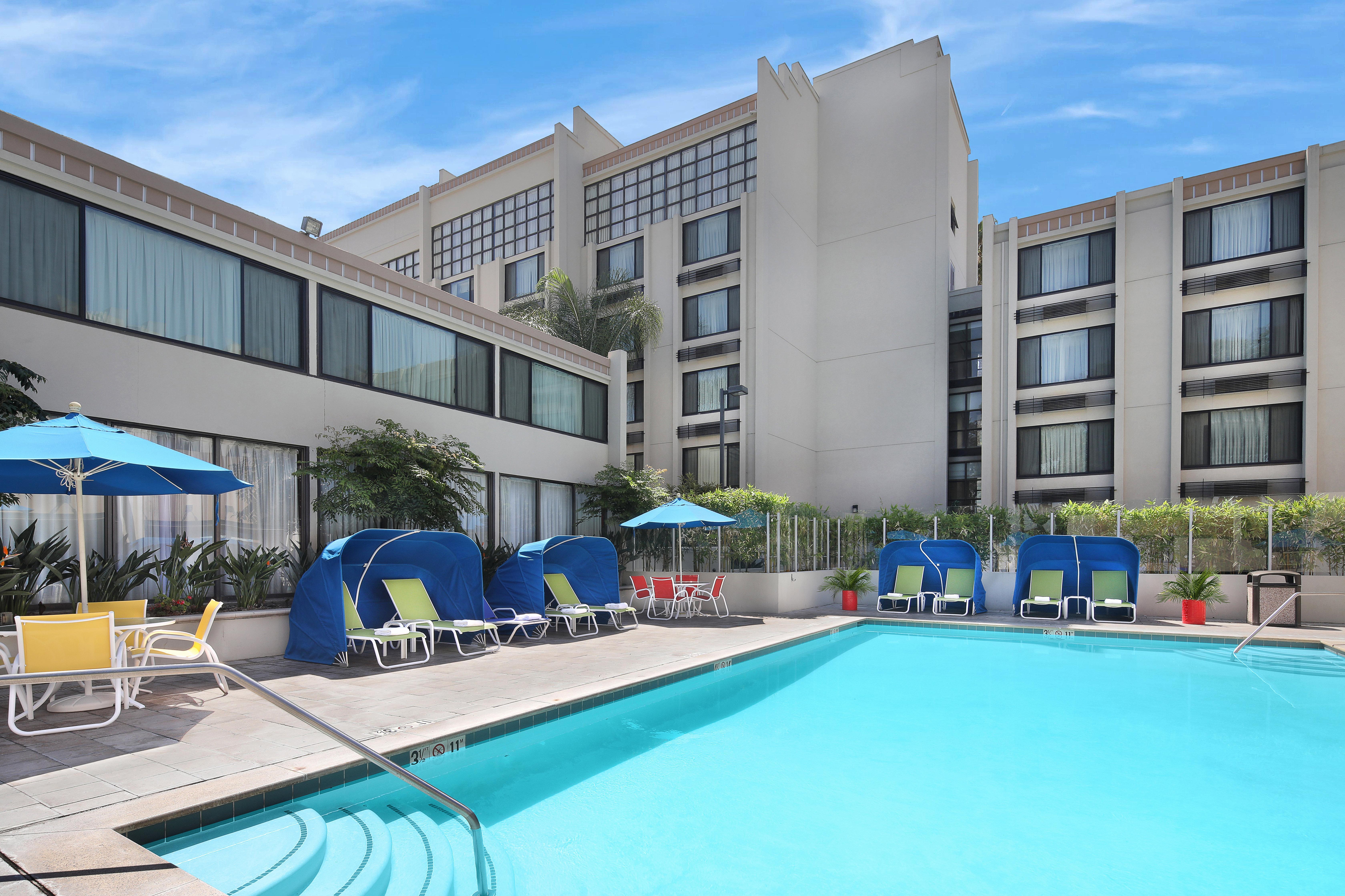 Holiday Inn Hotel & Suites Anaheim By Ihg Bagian luar foto
