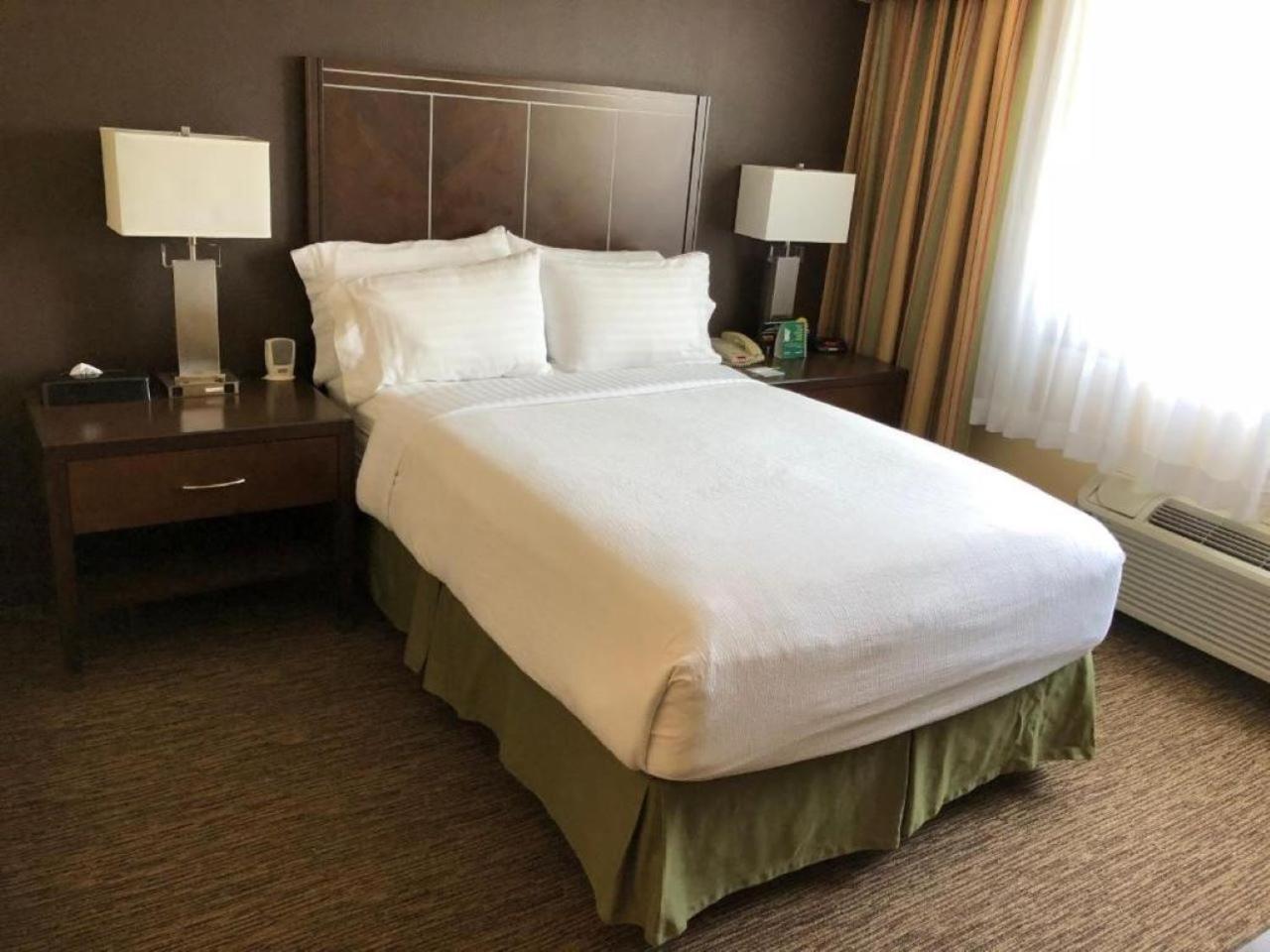 Holiday Inn Hotel & Suites Anaheim By Ihg Bagian luar foto