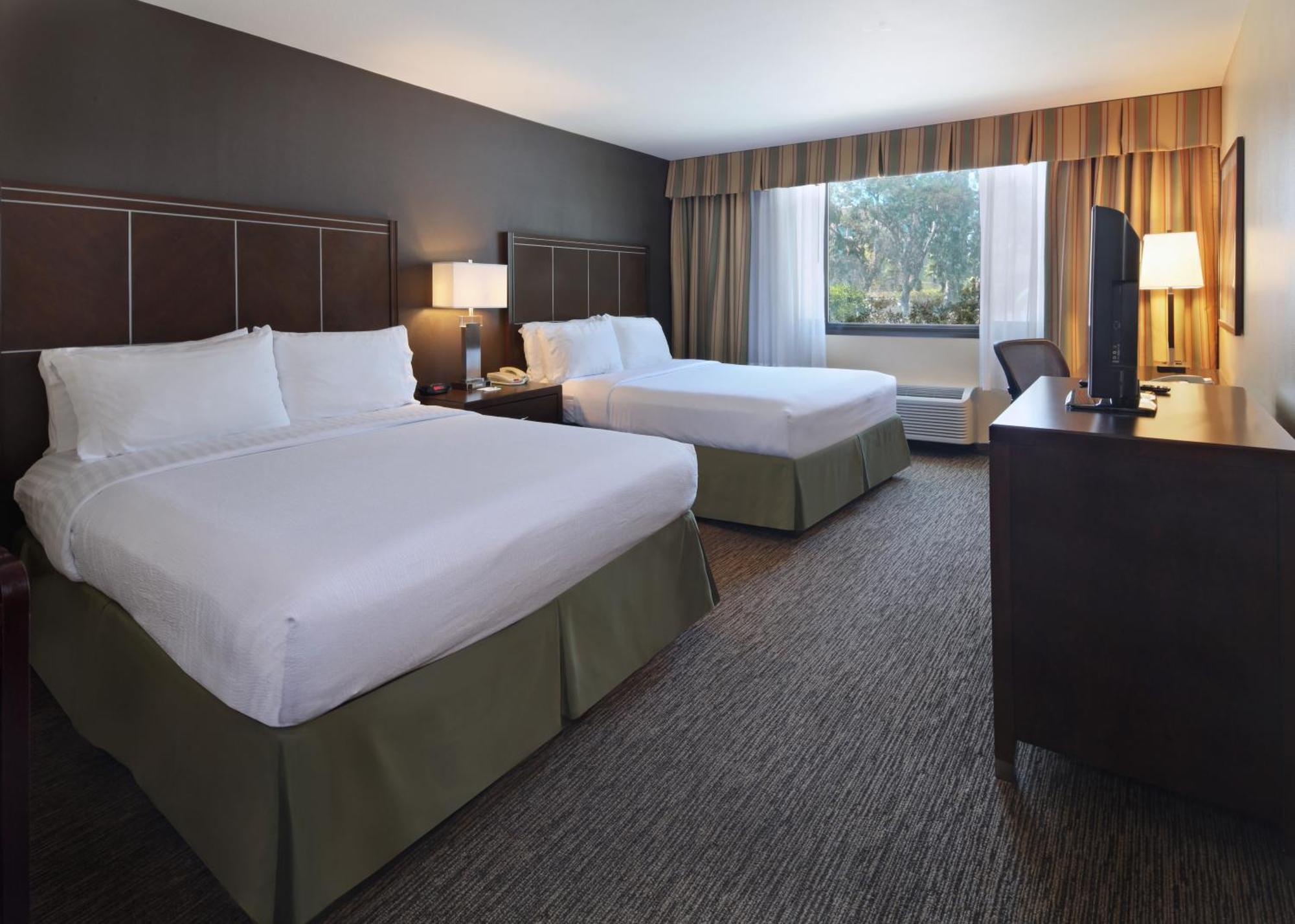 Holiday Inn Hotel & Suites Anaheim By Ihg Bagian luar foto