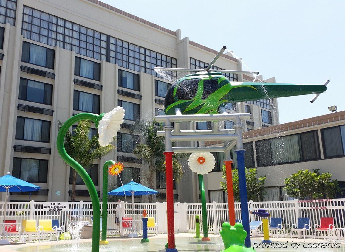 Holiday Inn Hotel & Suites Anaheim By Ihg Bagian luar foto