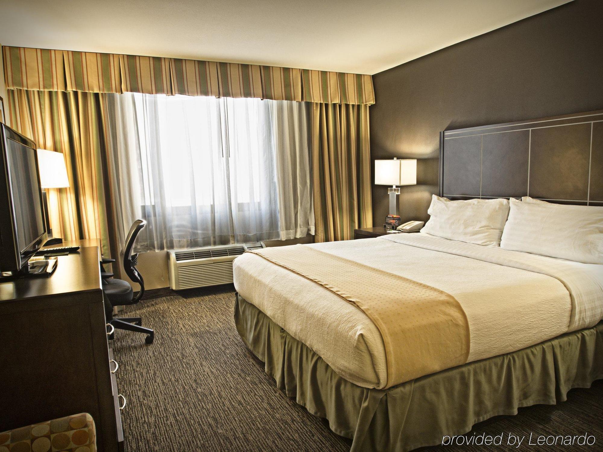 Holiday Inn Hotel & Suites Anaheim By Ihg Bagian luar foto