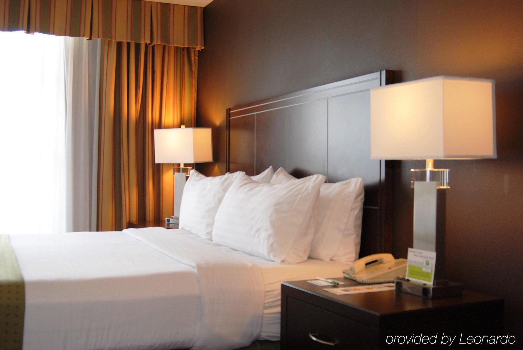 Holiday Inn Hotel & Suites Anaheim By Ihg Bagian luar foto