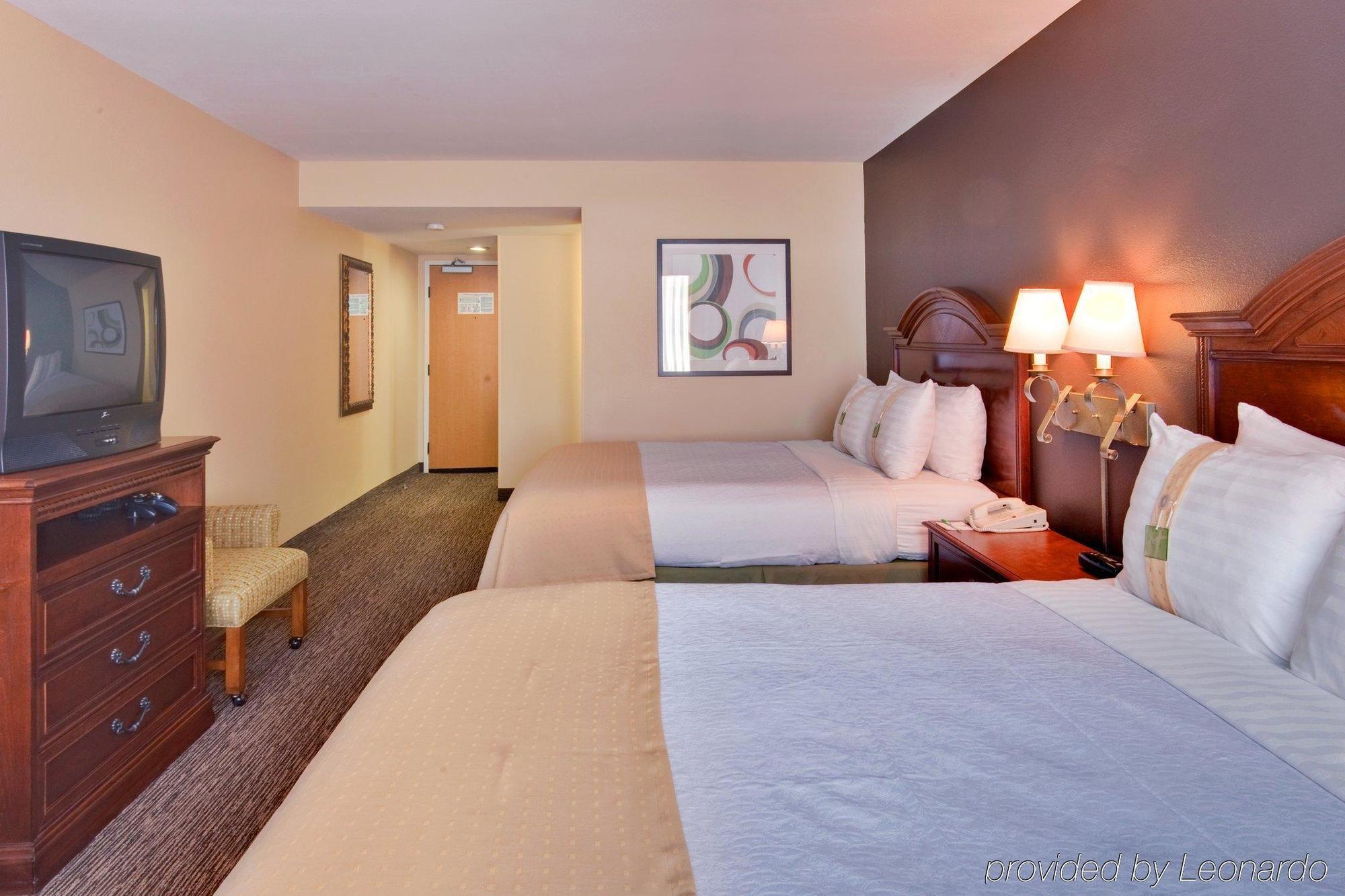 Holiday Inn Hotel & Suites Anaheim By Ihg Bagian luar foto