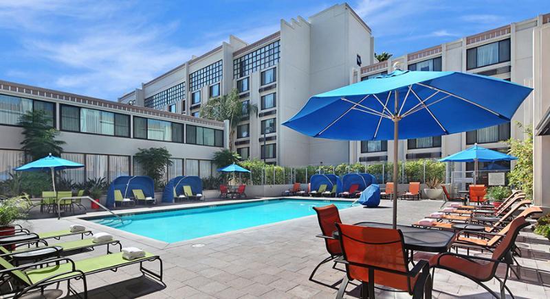Holiday Inn Hotel & Suites Anaheim By Ihg Bagian luar foto