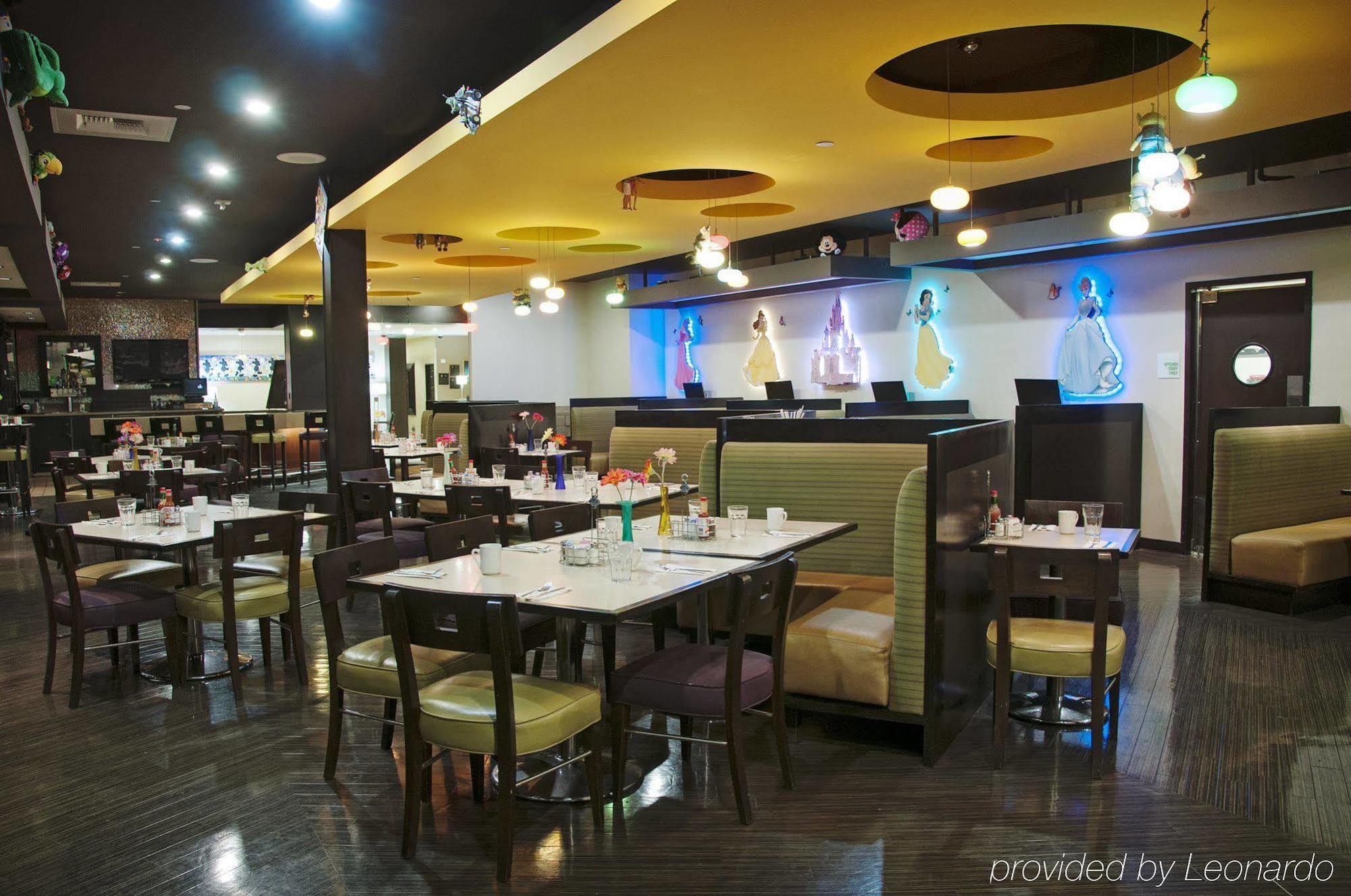 Holiday Inn Hotel & Suites Anaheim By Ihg Bagian luar foto