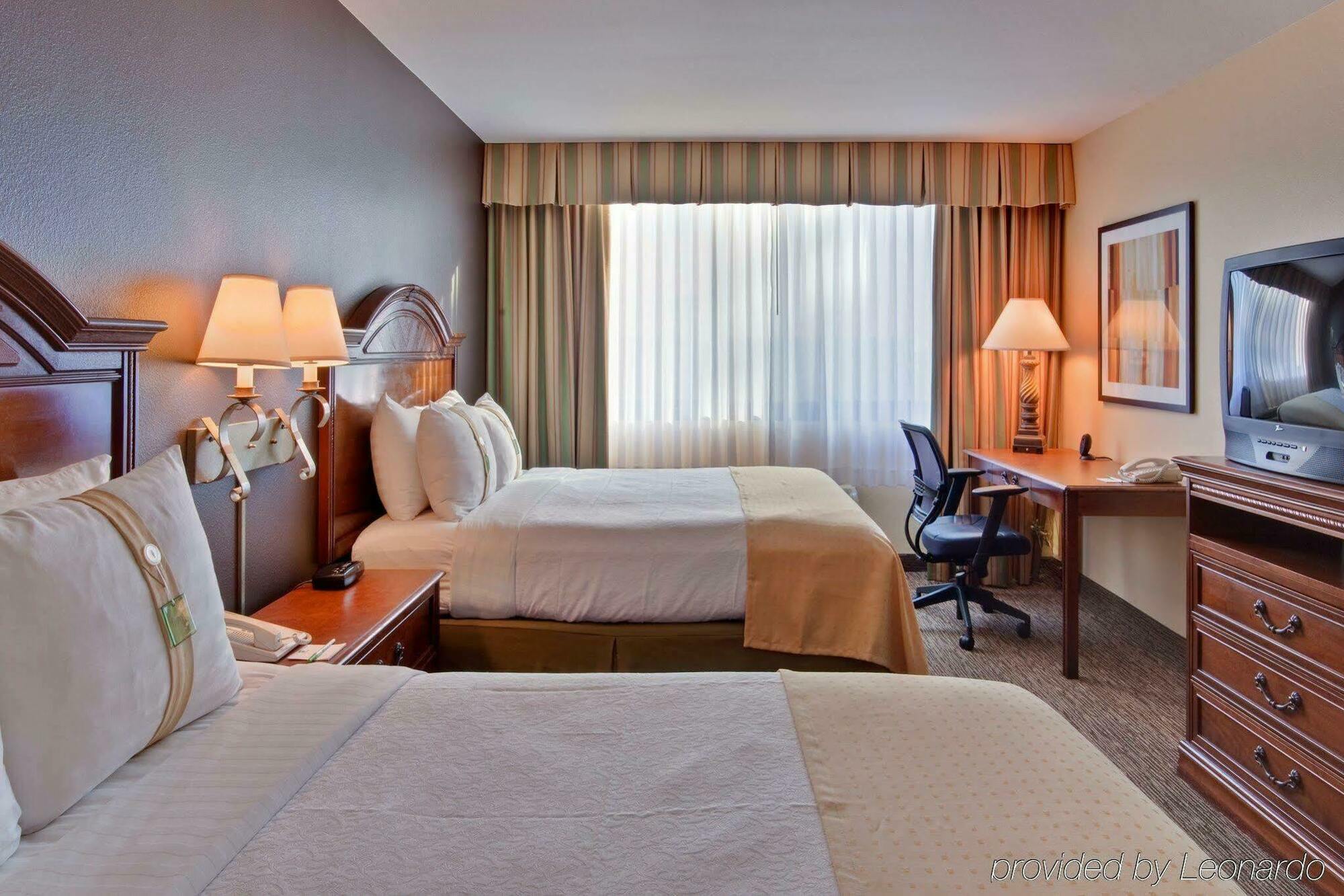 Holiday Inn Hotel & Suites Anaheim By Ihg Bagian luar foto